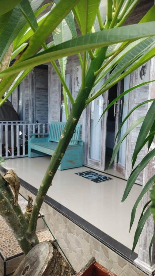 Sarinah Beach - Bistro & Bungalow Batununggul Exteriör bild