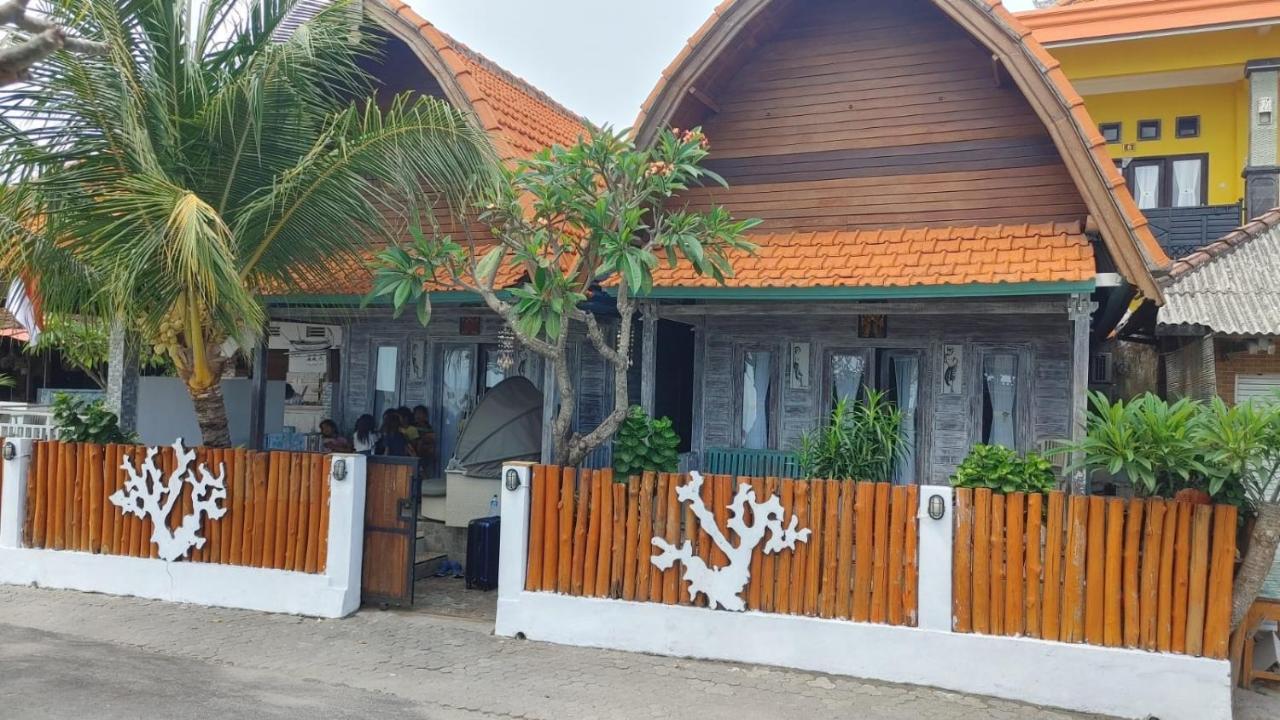 Sarinah Beach - Bistro & Bungalow Batununggul Exteriör bild