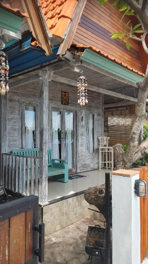 Sarinah Beach - Bistro & Bungalow Batununggul Exteriör bild